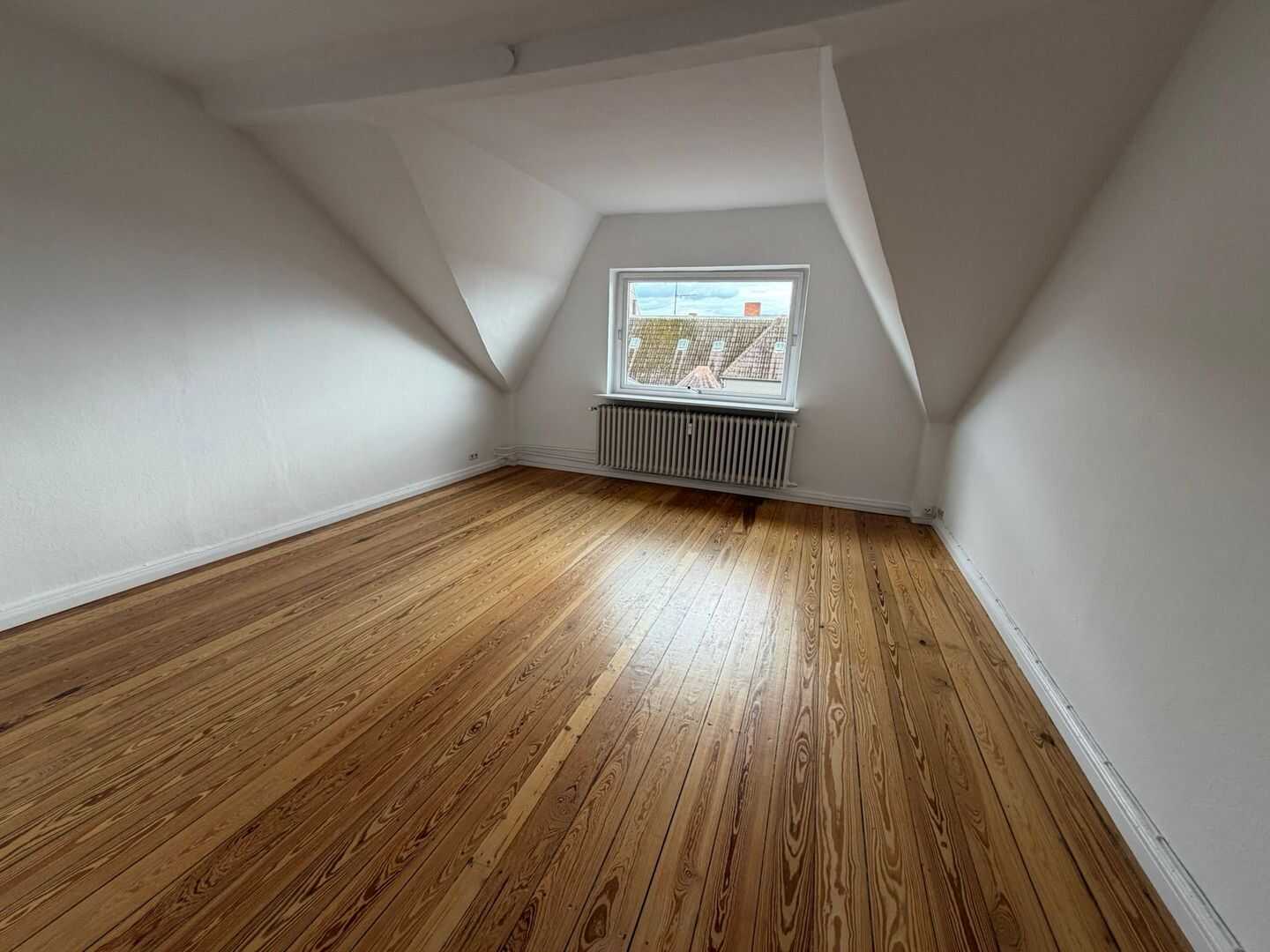 Zentrale Altbauwohnung mit Doppelgarage und Dachterrasse – Kiel – Vorschaubild 8
