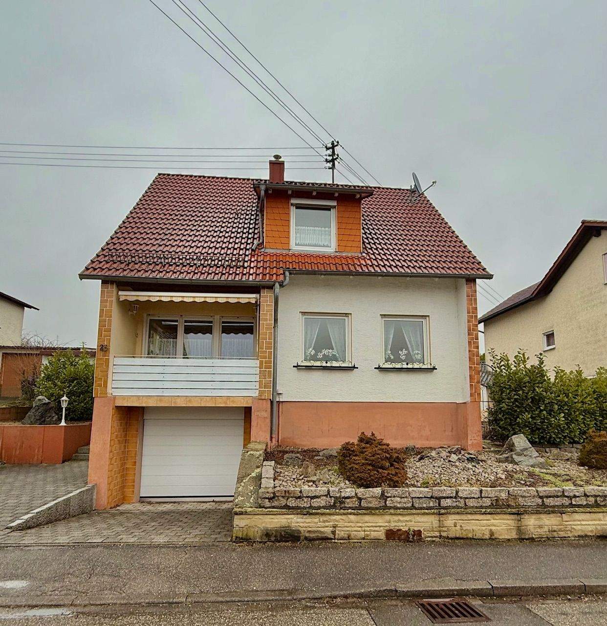 Marko Winter Immobilien - Aglasterhausen:Einfamilienhaus mit Balkon, Terrasse und ebenerdigen Grundstück - ideal für Familien – Aglasterhausen – Bild 1 von 7
