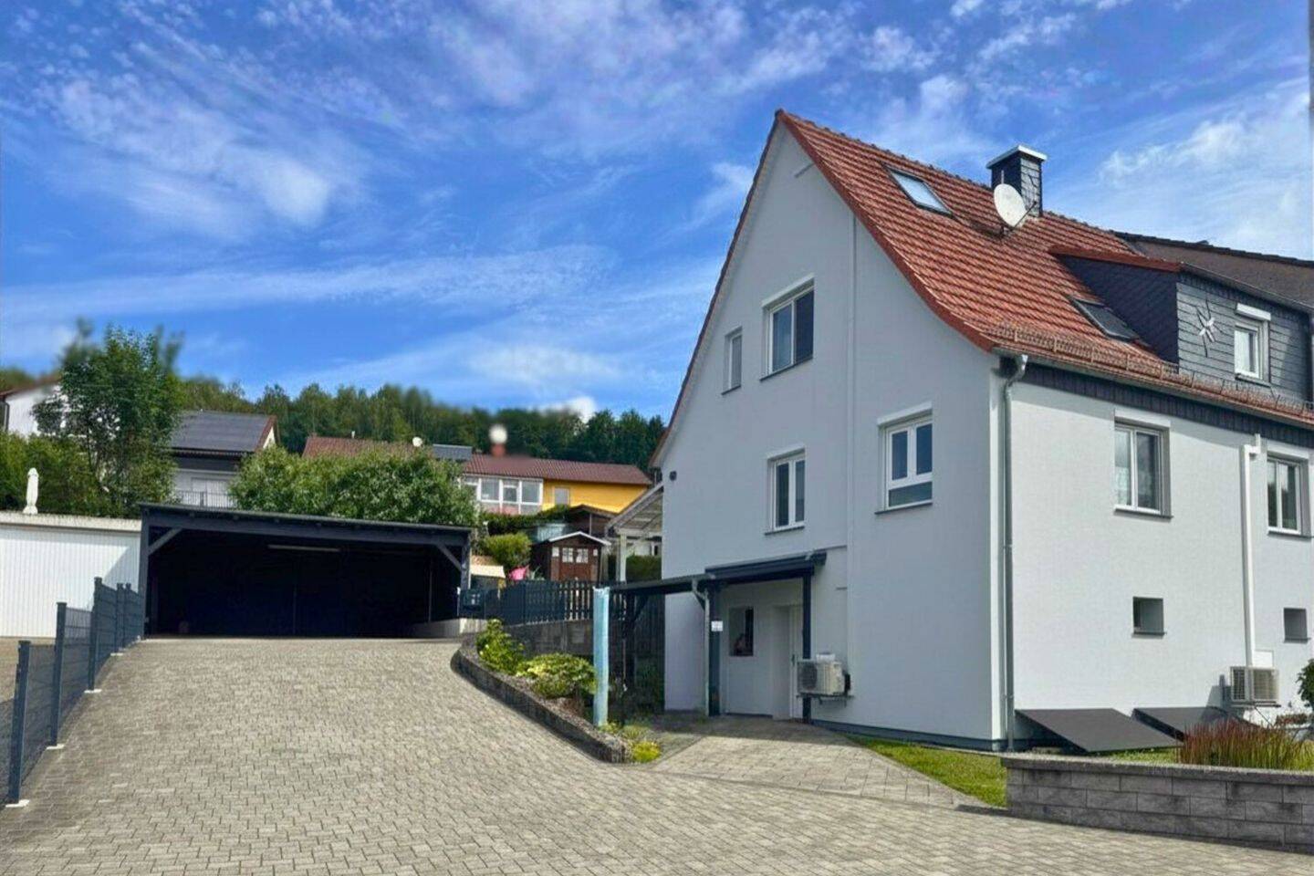Charmante Doppelhaushälfte mit großem Garten für entspannte Stunden