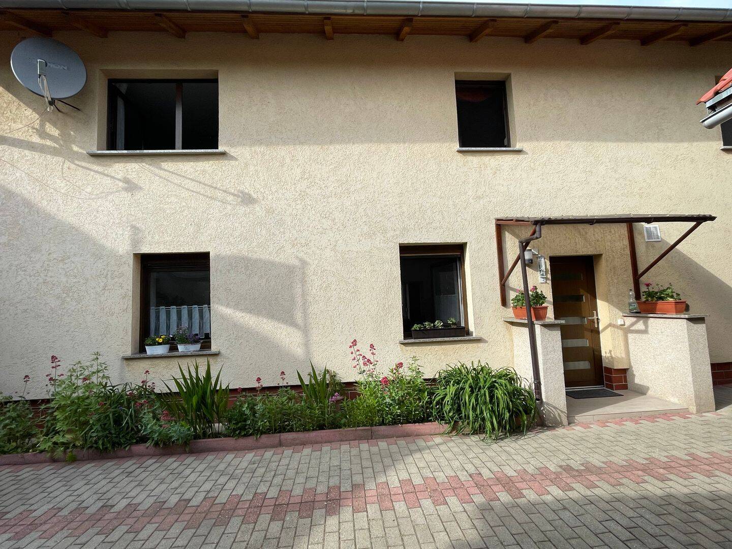 Einfamilienhaus mit Garten und Pool – Petersberg – Vorschaubild 2