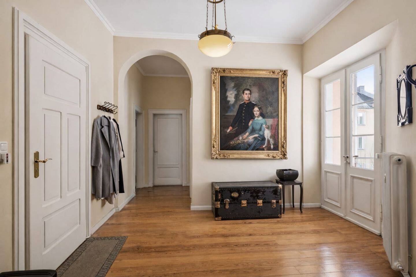 Architektonisches Highlight - luxuriöse Altbauwohnung im Herzen von Augsburg – Augsburg – Bild 1 von 9