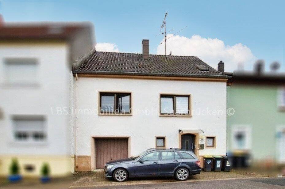 1-Familienhaus mit großem Balkon und Garten in ruhiger Lage von Schmelz-Hüttersdorf – Schmelz – Bild 1 von 9