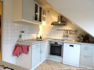4-Zimmer-Dachgeschosswohnung mit Einbauküche, Balkon und PKW-Stellplatz in Oldenburg/ Eversten