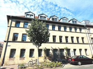Hochwertige 2 Zimmer Wohnung Nr. 5 im sanierten Baudenkmal, großes Bad und Parkettboden zentral in Fürth.