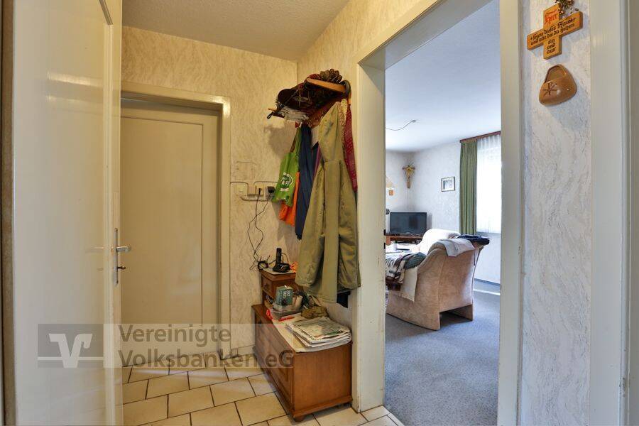 Freistehendes Einfamilienhaus mit Garage und gepflegter Gartenfläche – Albstadt – Vorschaubild 8