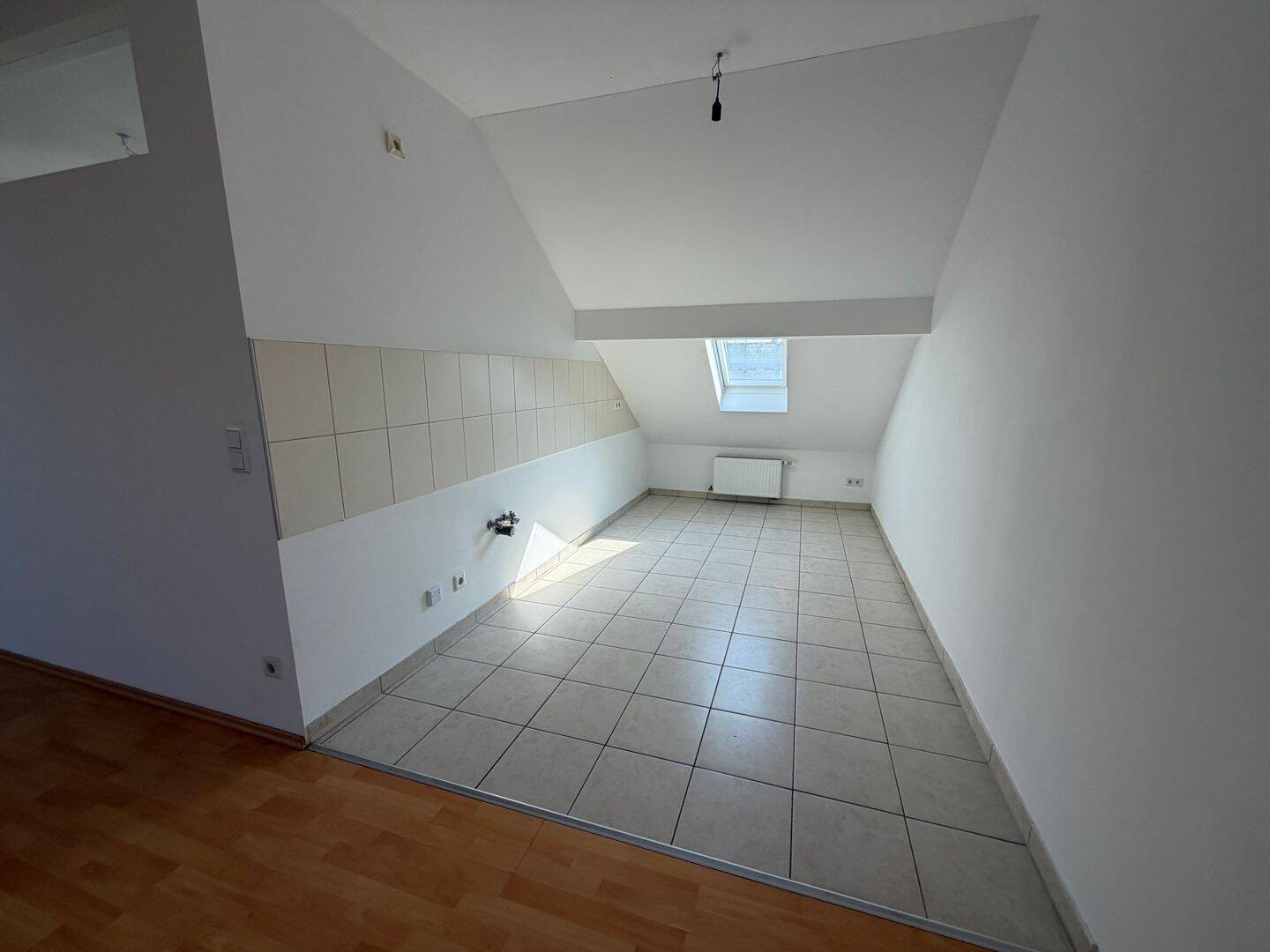 Provisionsfrei: Schöne 3-Zimmer-Dachgeschosswohnung in Gostenhof – Nürnberg – Vorschaubild 2