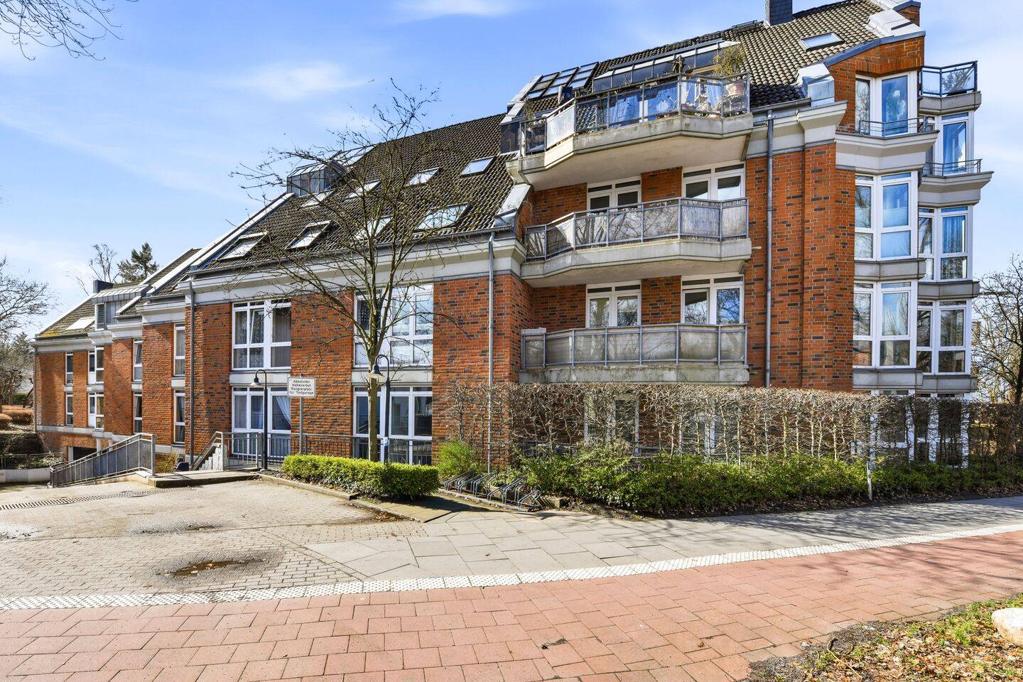 Attraktive, vermietete Eigentumswohnung in Hamburg-Niendorf mit Balkon – Hamburg – Bild 1 von 6