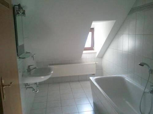 Große DG 2-Zimmer mit Einbauküche, Laminat in Topplage zum Toppreis! Stellplatz mgl. – Chemnitz – Vorschaubild 7