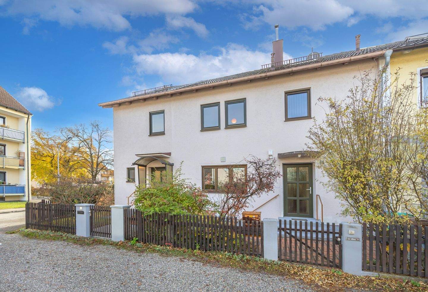 Raumwunder mit flexiblen Möglichkeiten: Haupthaus mit Einliegerwohnung – Fürstenfeldbruck – Vorschaubild 2