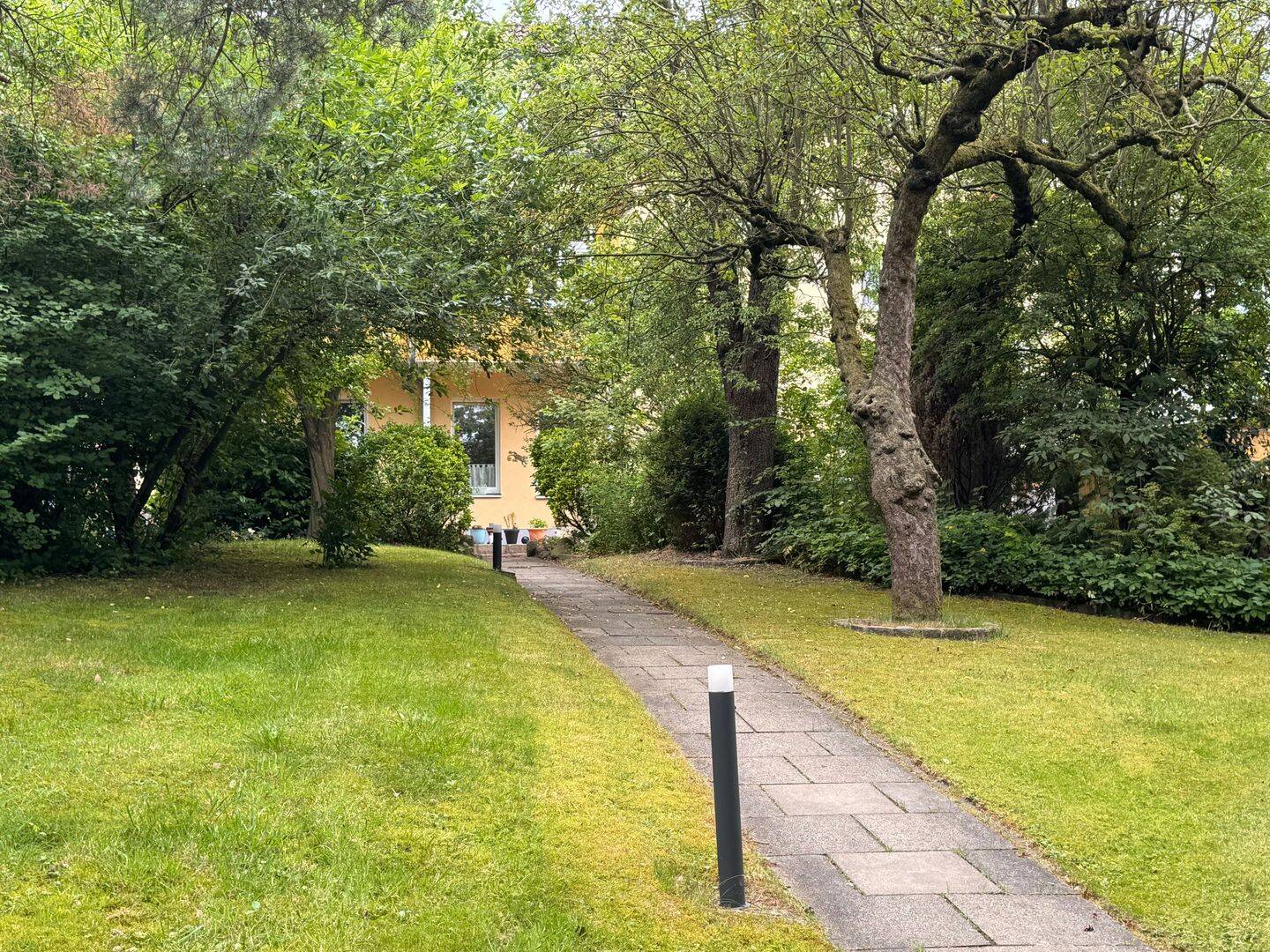 Im Auftr.: Voll vermietetes MFH mit 8 Whg., 1 Gewerbe und 5 Kfz-Stellplätzen in der Holtenauer Straße in Kiel – Kiel – Vorschaubild 4
