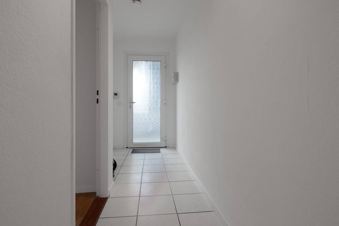 Ohne Käuferprovision! Renovierte & bezugsfertige Eigentumswohnung mit Südbalkon, Aufzug & Stellplatz – Bremen – Vorschaubild 8