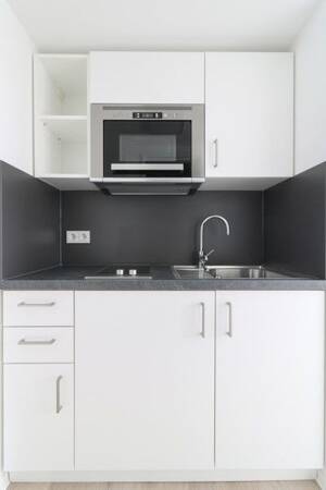 Stilvoll möblierte Etagenwohnung mit Balkon und modernem Ambiente zum Wohlfühlen – 40210 Düsseldorf – Vorschaubild 5
