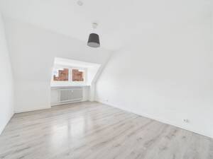 Innenstadt-Lage mit Komfort: gepflegte 2,5-Zimmer-Dachgeschosswohnung in Lübeck – 23552 Lübeck – Vorschaubild 3