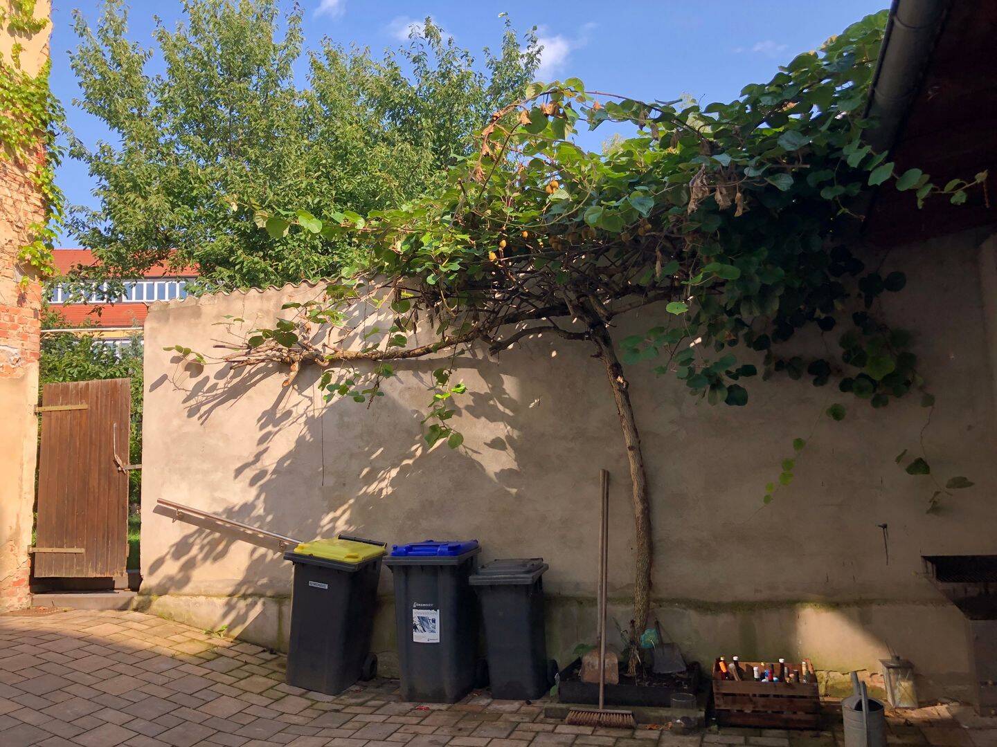 APOLDA – Mehrfamilienhaus mit viel Potential durch Ausbaureserven, Nebengelaß und Zufahrt – Apolda – Vorschaubild 5