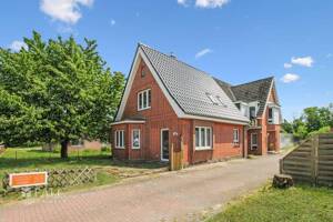 +++ Zweifamilienhaus mit vielen Möglichkeiten und großem Grundstück +++ – 23556 Lübeck – Vorschaubild 2