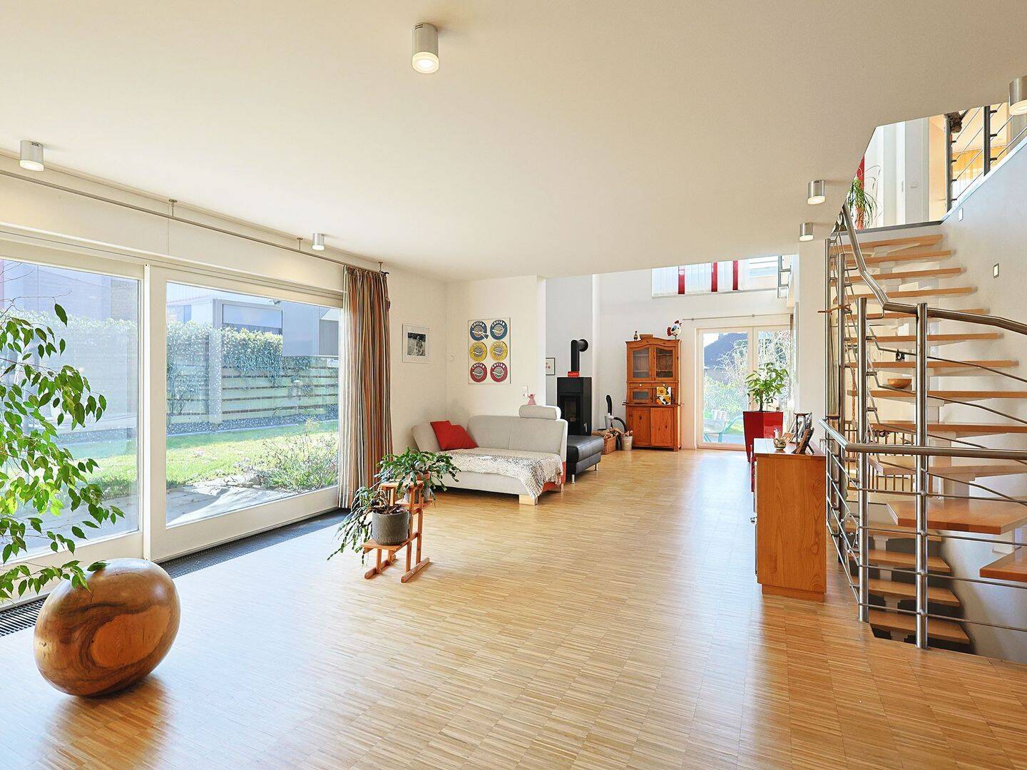 Raum für Lebensträume - Einfamilienhaus mit Einliegerwohnung und Gartenidylle – Nufringen – Vorschaubild 2