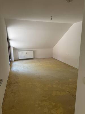 Sanierte 3-Zimmer-Dachgeschosswohnung mit Dachterrasse und Tiefgaragenplatz – 74177 Bad Friedrichshall – Vorschaubild 8