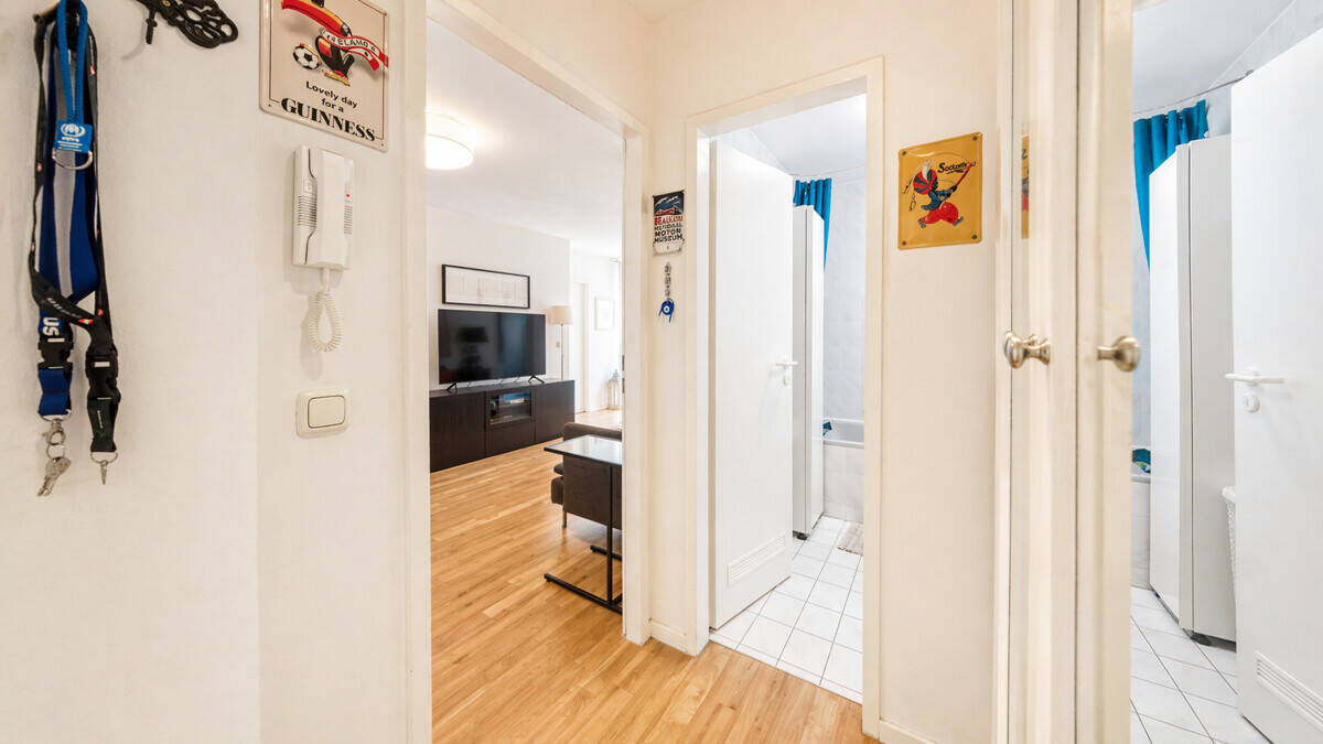 Dein Platz in der Maxvorstadt: Helle 2-Zimmer-Wohnung mit Balkon – München – Vorschaubild 7
