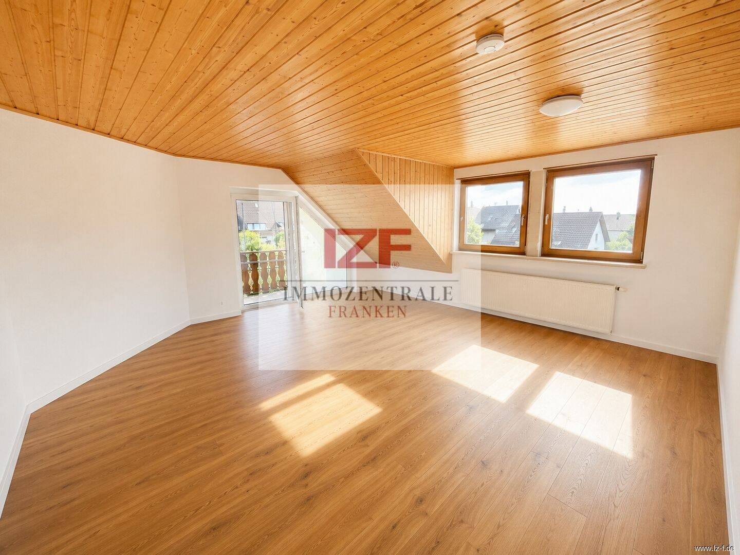Renovierte 3-Zimmer-Dachgeschosswohnung mit Sonnenbalkon in Altdorf - frei ab 01.08.
