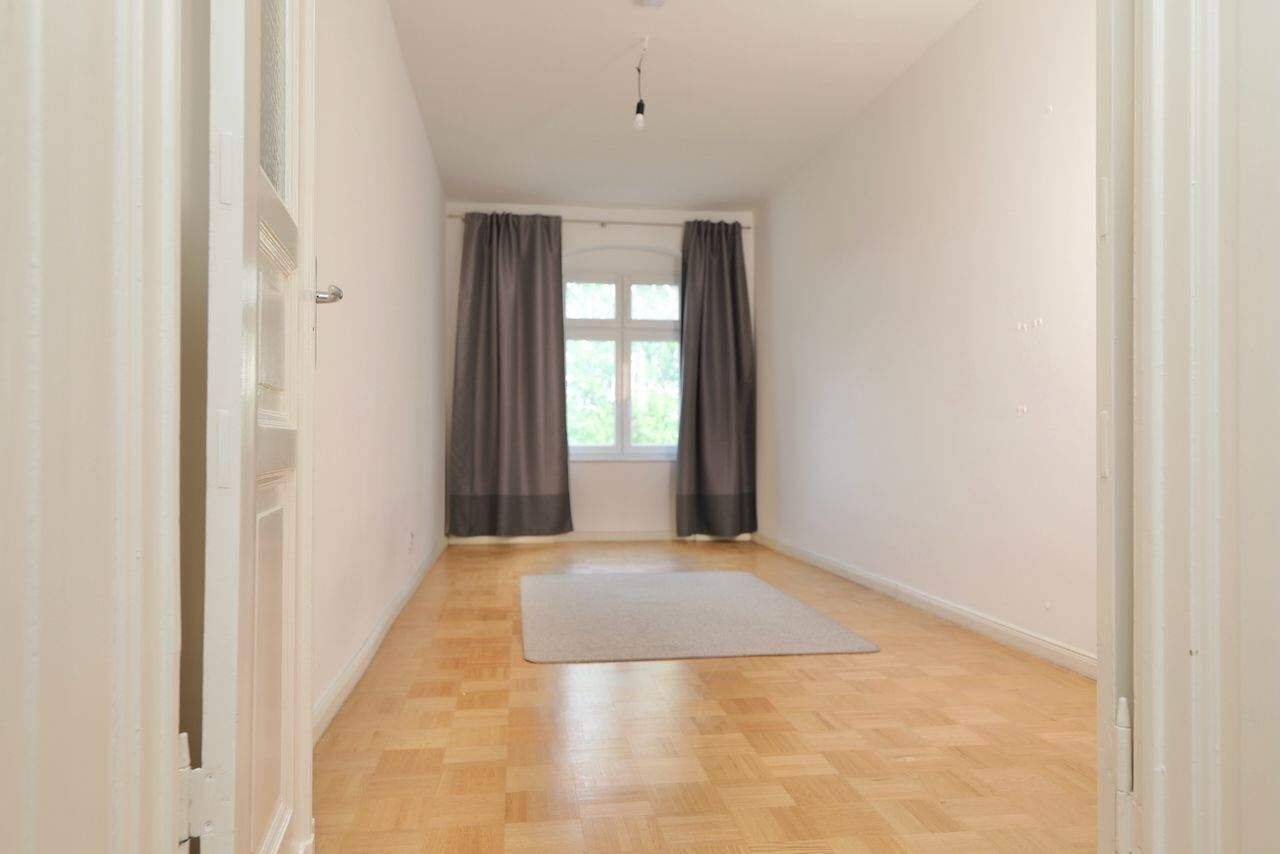 GROSSZÜGIGE ALTBAUWOHNUNG MIT AUFZUG - MIT BALKON & PARKETT - NÄHE OSTBAHNHOF & SPREE – Berlin – Vorschaubild 5