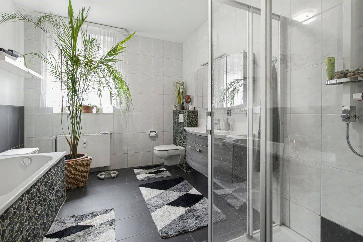 Wohnraum für alle: Großes 7-Zimmer-EFH & 3 Mietwohnungen auf einem Grundstück vereint – Schwedt/Oder – Vorschaubild 9