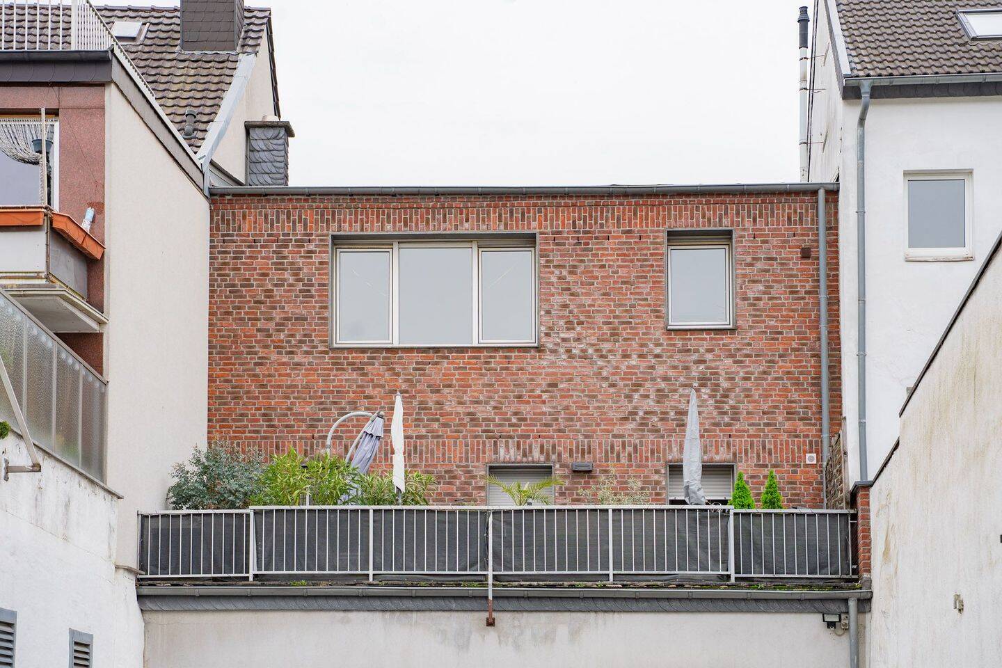 Frisch renovierte 4-Zimmer-Dachgeschosswohnung (69 m²) in Uerdingens Fußgängerzone – Krefeld – Vorschaubild 2