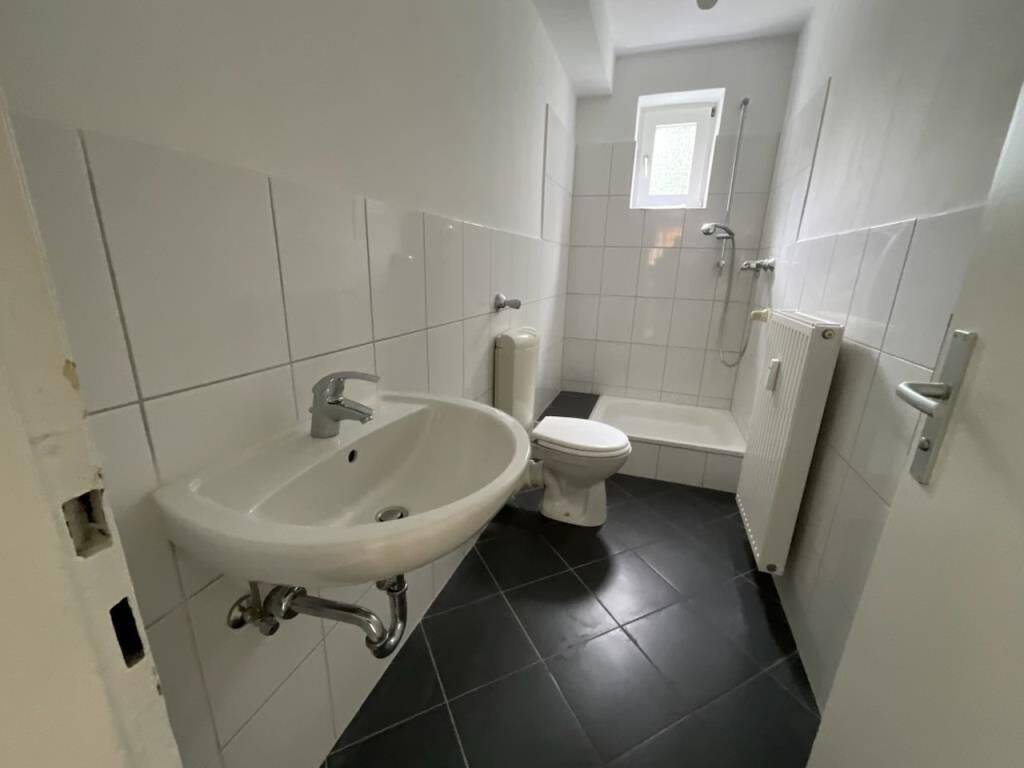 Schöne Wohnung mit Tageslichtbad – Duisburg – Vorschaubild 4