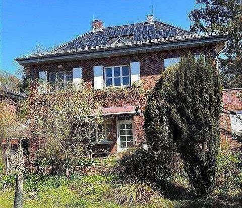 Charmante Villa - mit Wasserzugang -als Ein- oder Mehrfamilienhaus nutzbar- am Schlachtensee