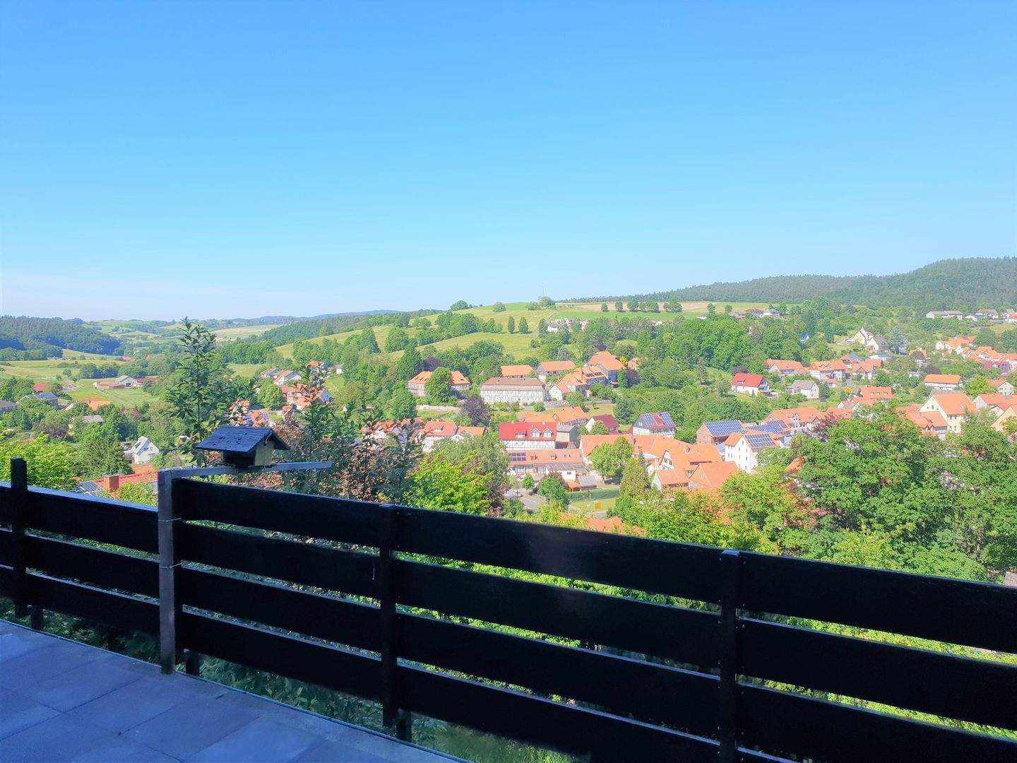 Kleines Einfamilienhaus mit Baugrundstück und traumhaftem Ausblick – Nentershausen – Bild 1 von 9
