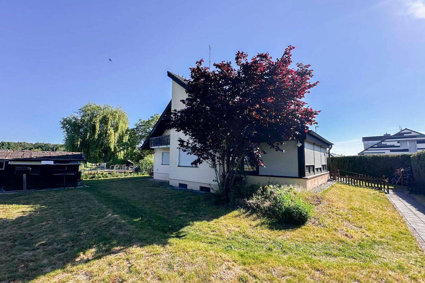 Großzügiges Zweifamilienhaus mit Traumgarten, Balkon, Wintergarten & Doppelgarage – Heßdorf – Vorschaubild 2