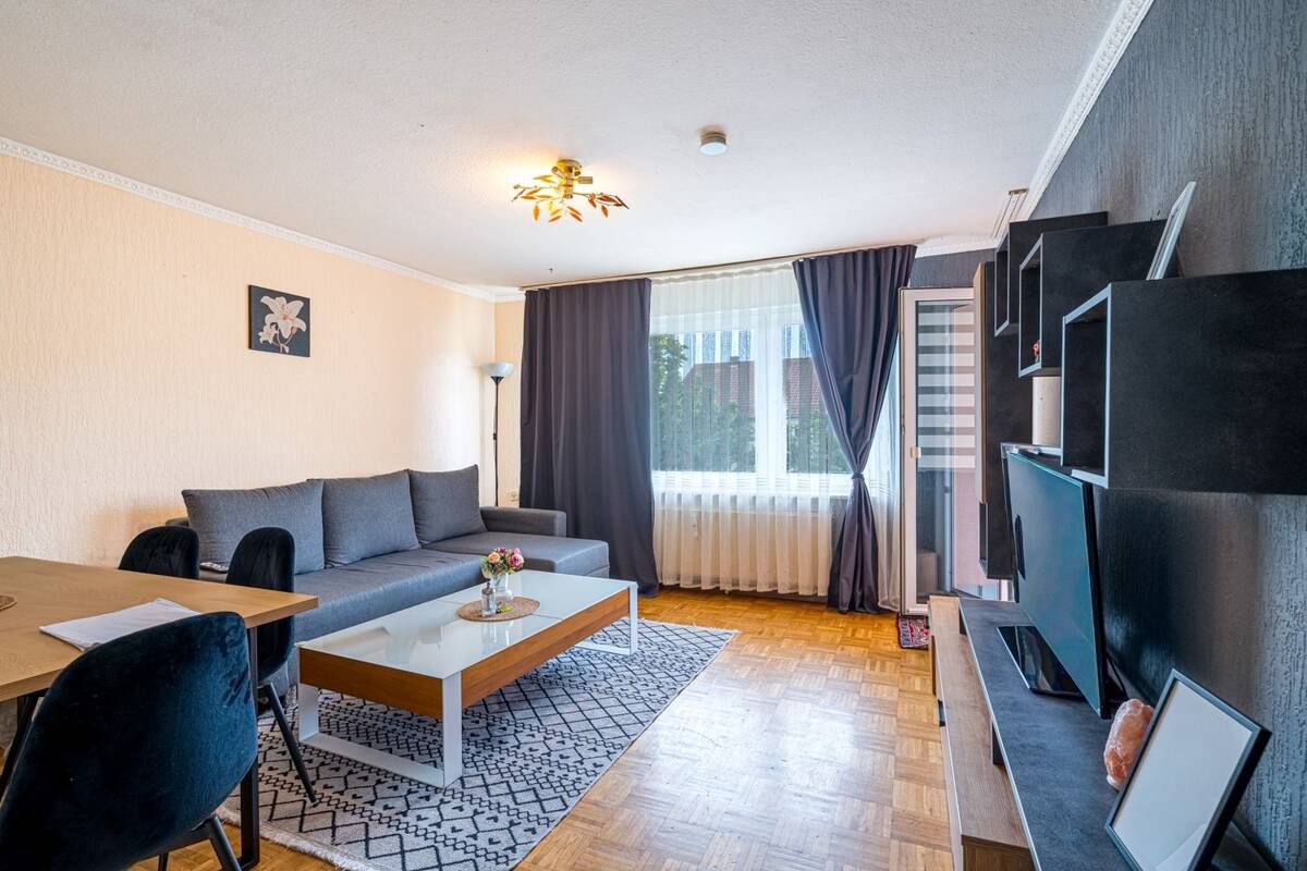 Attraktive Gelegenheit! Helle 3-Zimmer-Eigentumswohnung mit sonnigem Balkon am Eselsberg in Ulm – 89075 Ulm – Bild 1 von 9