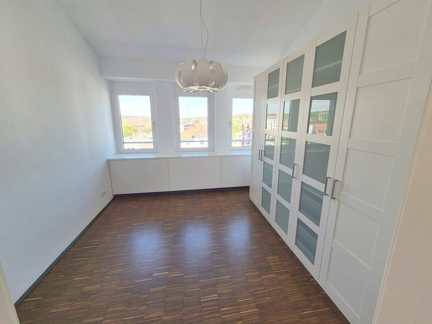 Helle 5-Zi.-Wohnung, Wü-Frauenland, Parkett, Terrasse, Badewanne, Dusche, Gäste-WC, Kellerabteil, Stellplätze – Würzburg – Vorschaubild 7
