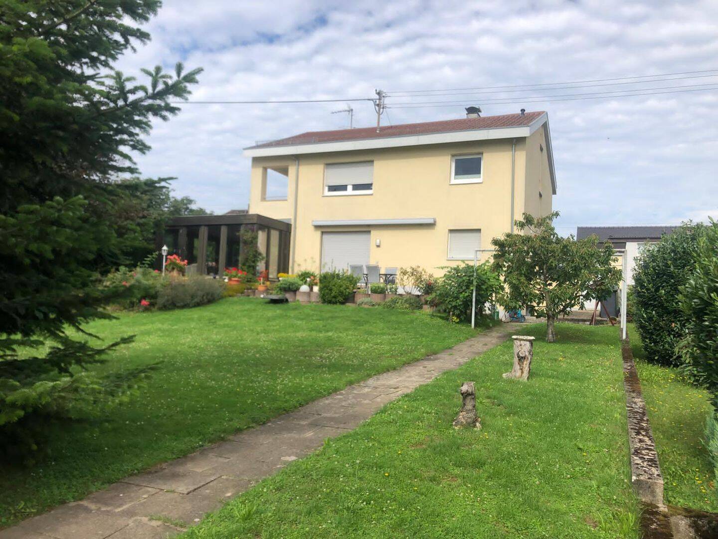 Freistehendes Einfamilienhaus mit großem Garten (VHB /Provisonsfrei) – Oberderdingen – Bild 1 von 9