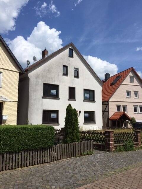 Einfamilienhaus mit Terrasse und Garten in sehr schöner und ruhiger Wohnlage von Herbstein – Herbstein – Bild 1 von 9