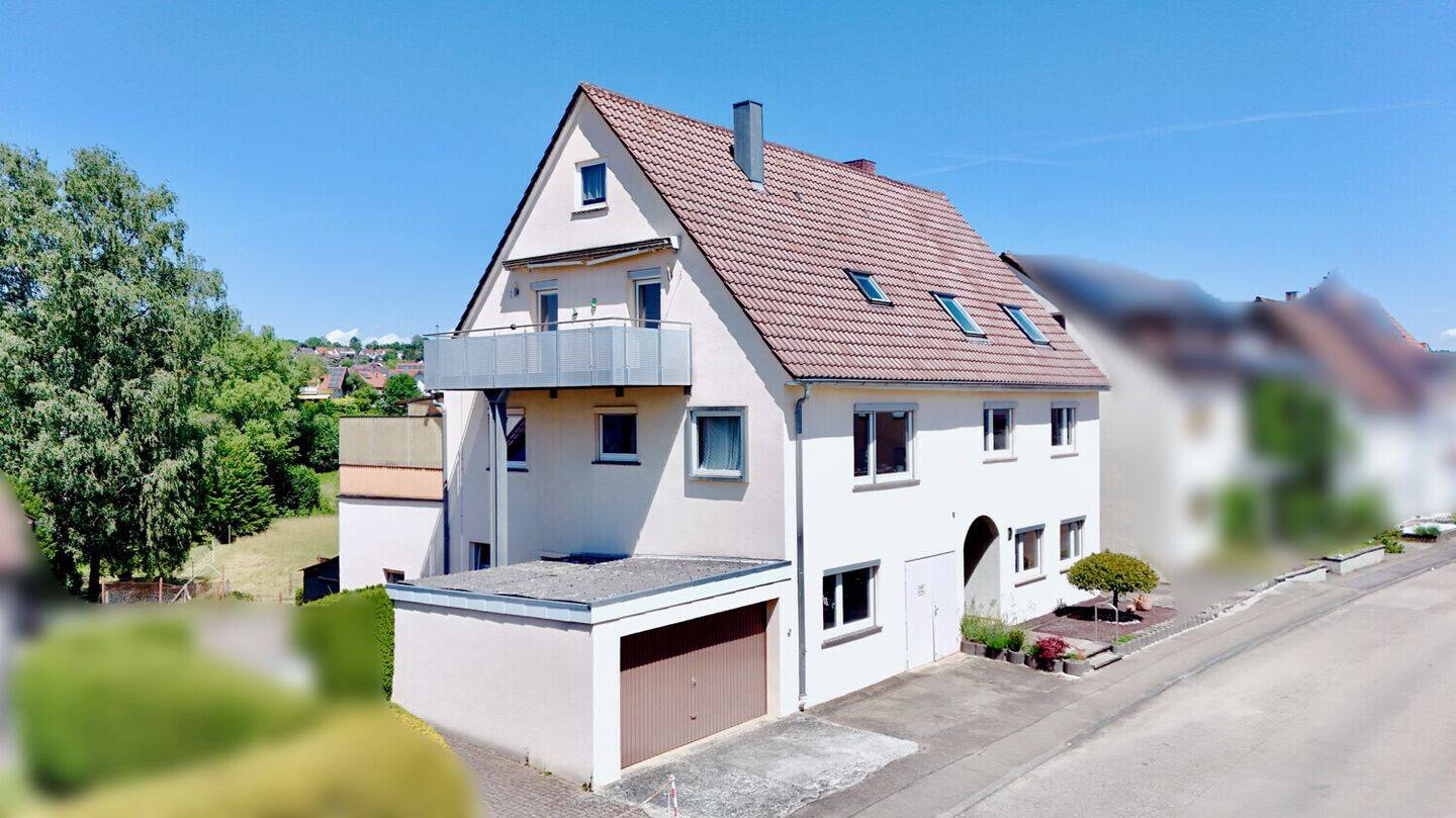 Gepflegtes 4-Familienhaus mit 2.881 m² Grundstücksfläche
