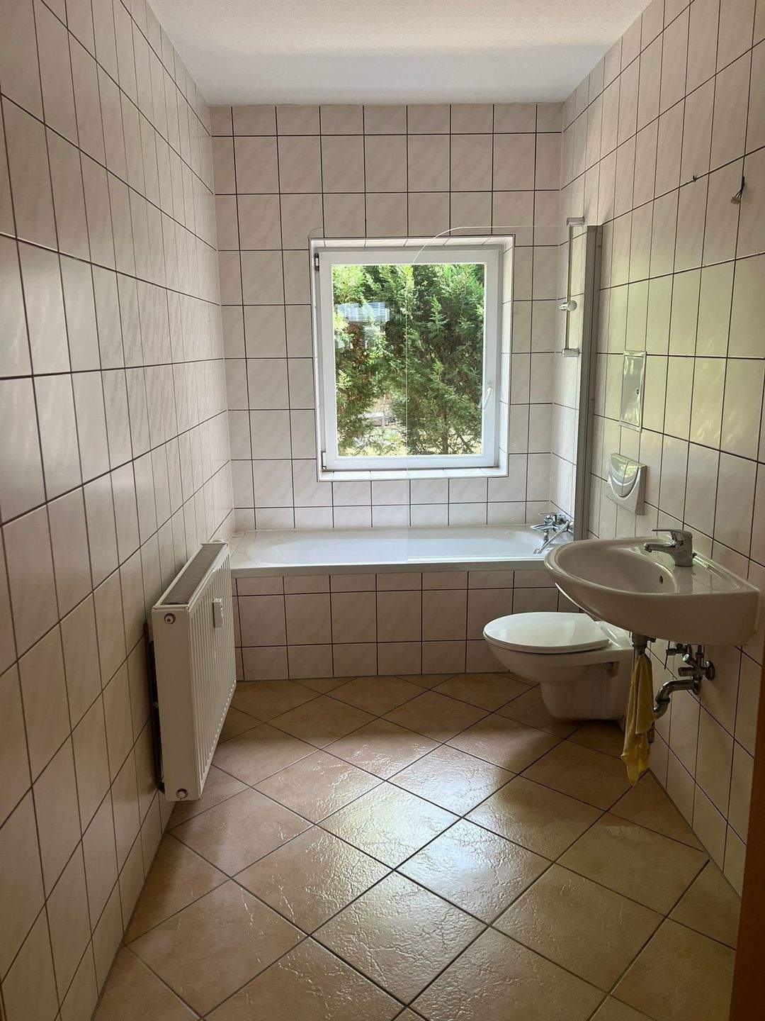 ***2 Zi. WE, Parkettboden, Terrasse, Tageslichbad mit Wanne, etc.*** – Leipzig – Vorschaubild 5
