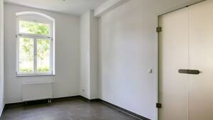 Sofort bezugsbereite Altbauwohnung mit eigenem Garten, Terrasse und Fernwärme – 1309 Dresden – Vorschaubild 7