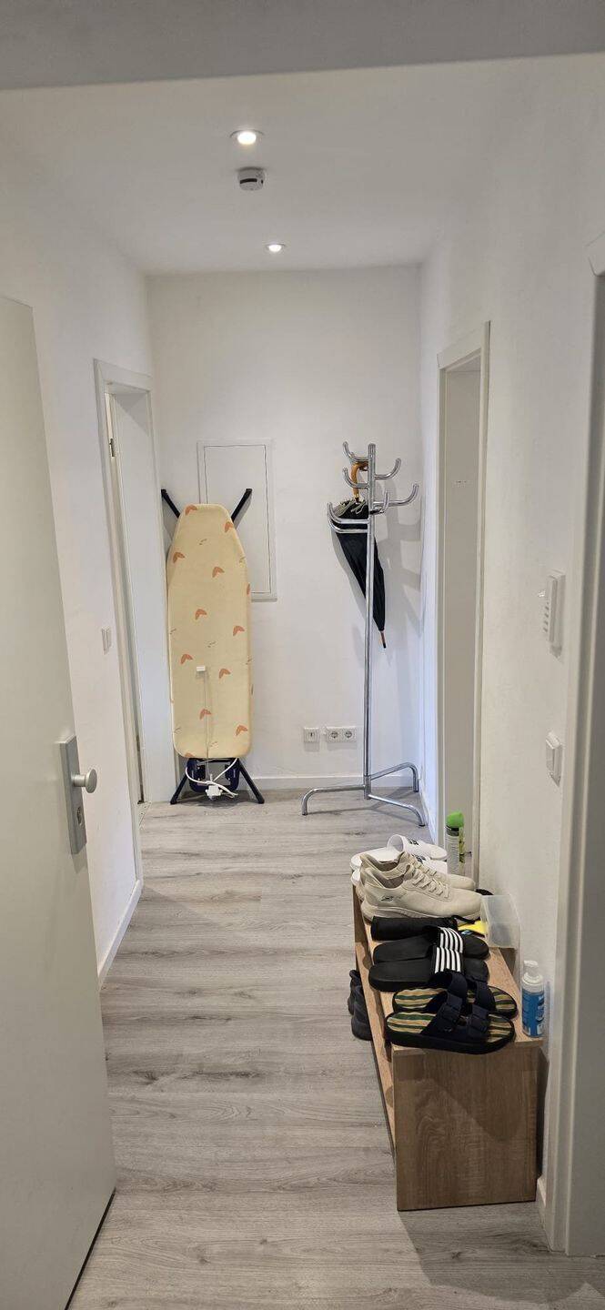 Ein möbliertes 2-Bett-Zimmer / A furnished twin room – Nürnberg – Vorschaubild 8
