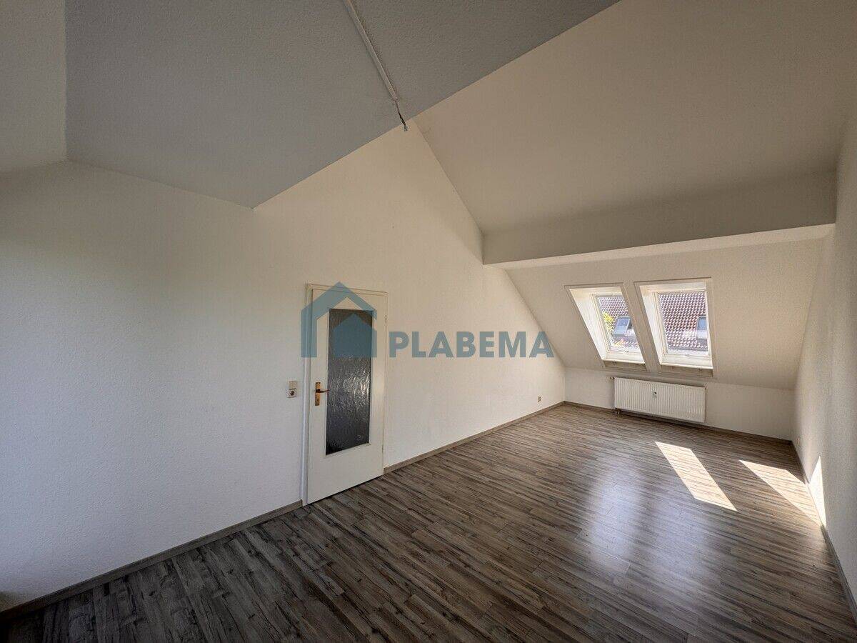 Moderne 3- Zimmer- Dachgeschoßwohnung mit Balkon und neuwertiger Einbauküche – Neubrandenburg – Vorschaubild 8