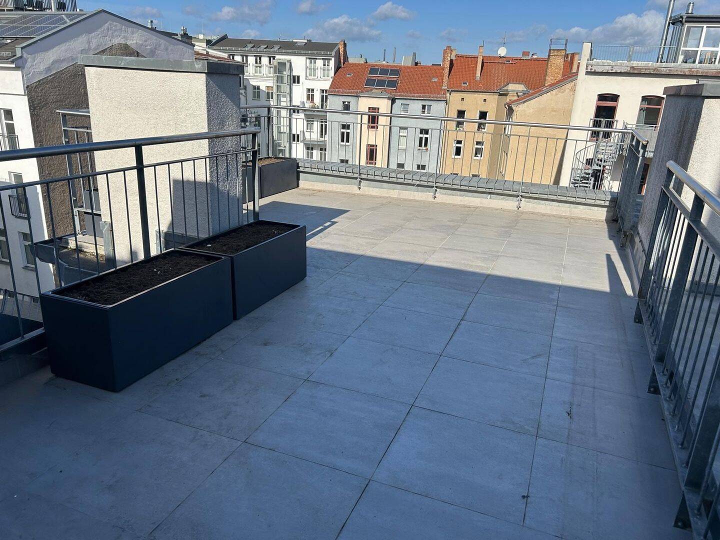 LEBEN ÜBER DEN DÄCHERN VON BERLIN-MITTE – Berlin – Vorschaubild 7