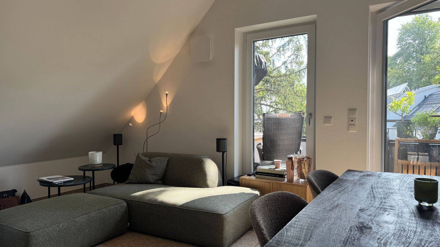 Lichtdurchflutete Dachgeschosswohnung mit sonniger Dachterrasse – München – Vorschaubild 4
