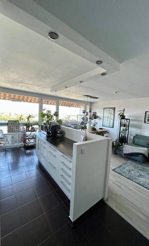 Über den Dächern Frankfurts: 2-Zimmer-Wohnung im 15. OG mit Skylineblick & Balkon – 60435 Frankfurt am Main – Vorschaubild 3