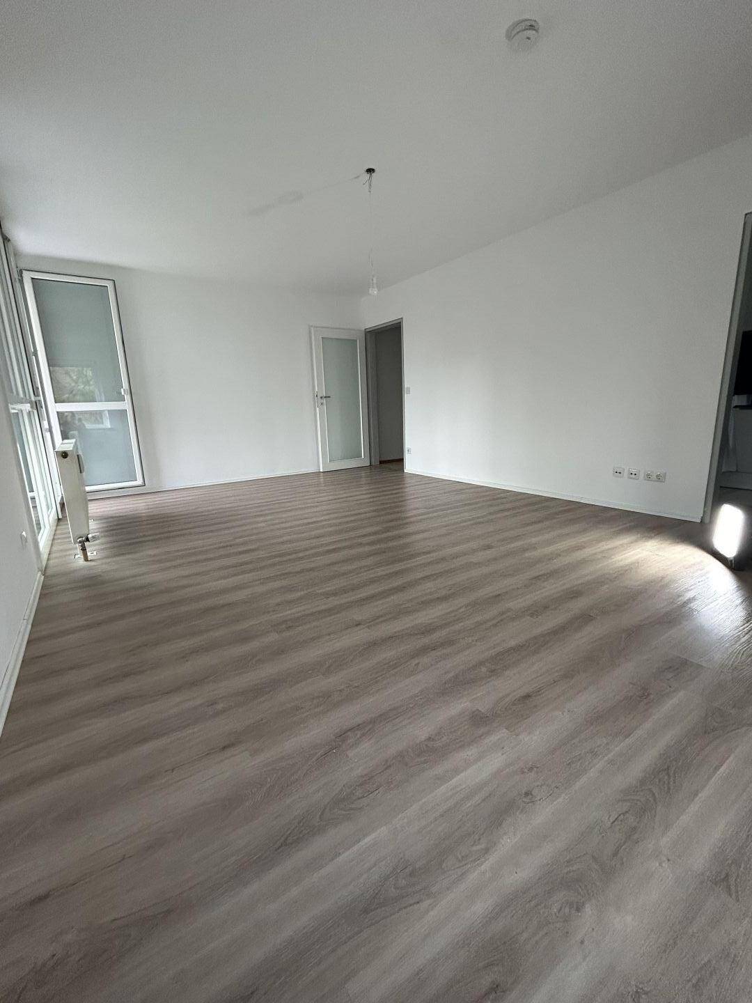 Wohnen im Grünen auf 62 Qm mit nagelneuen Bad – München – Vorschaubild 2