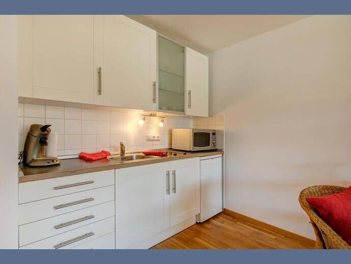 Möbliert: Hell und freundlich möbliert mit West-Balkon – München – Vorschaubild 6