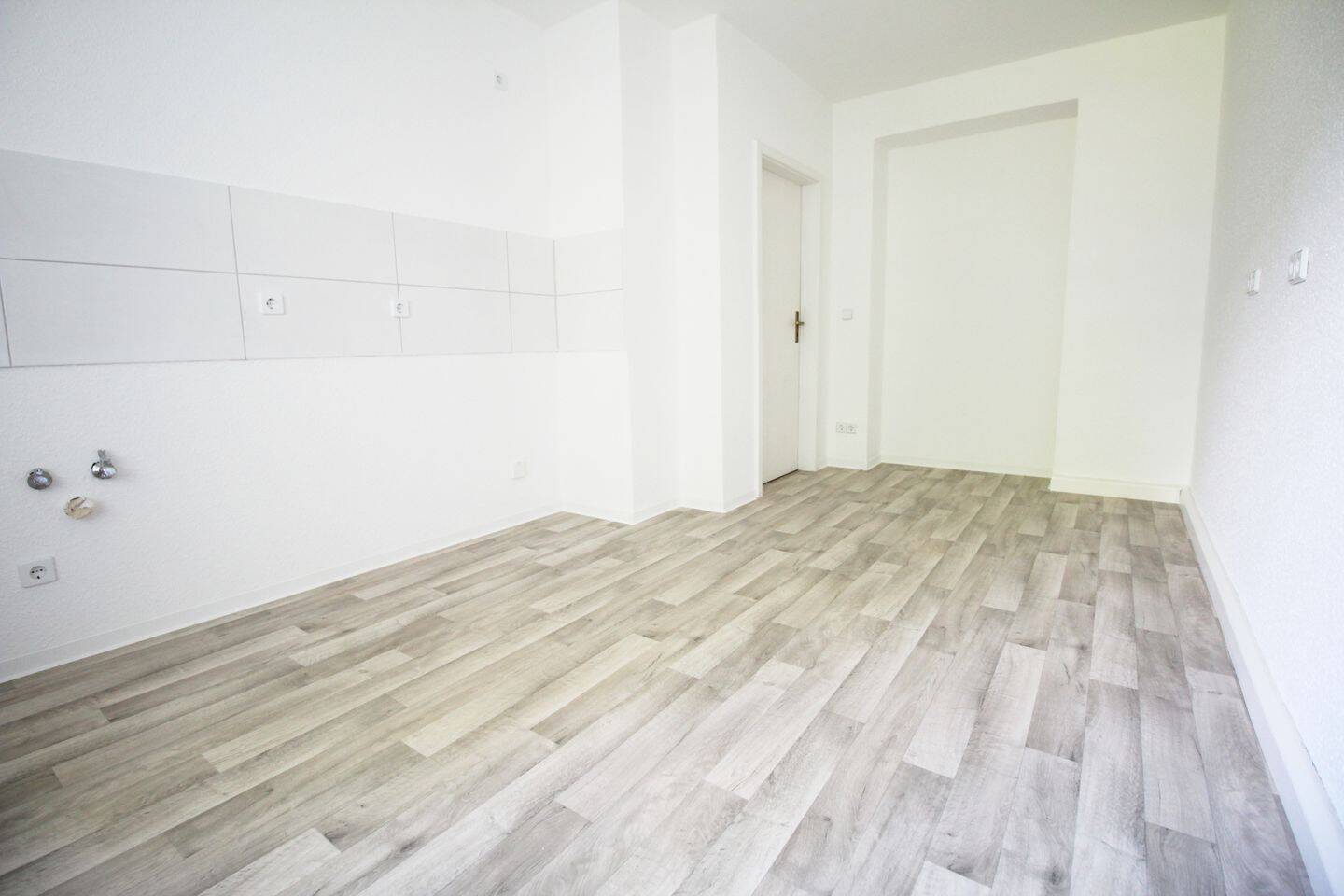 2-Raum-Wohnung mit Einbauküche und Balkon zum grünen Innenhof – Chemnitz – Vorschaubild 6