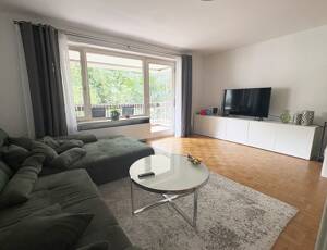Direkt einziehen! 3 Zimmer mit Einbauküche, 2 Balkone & Blick ins Grüne, Duschbad, Gäste-WC, Aufzug – 50968 Köln – Vorschaubild 2
