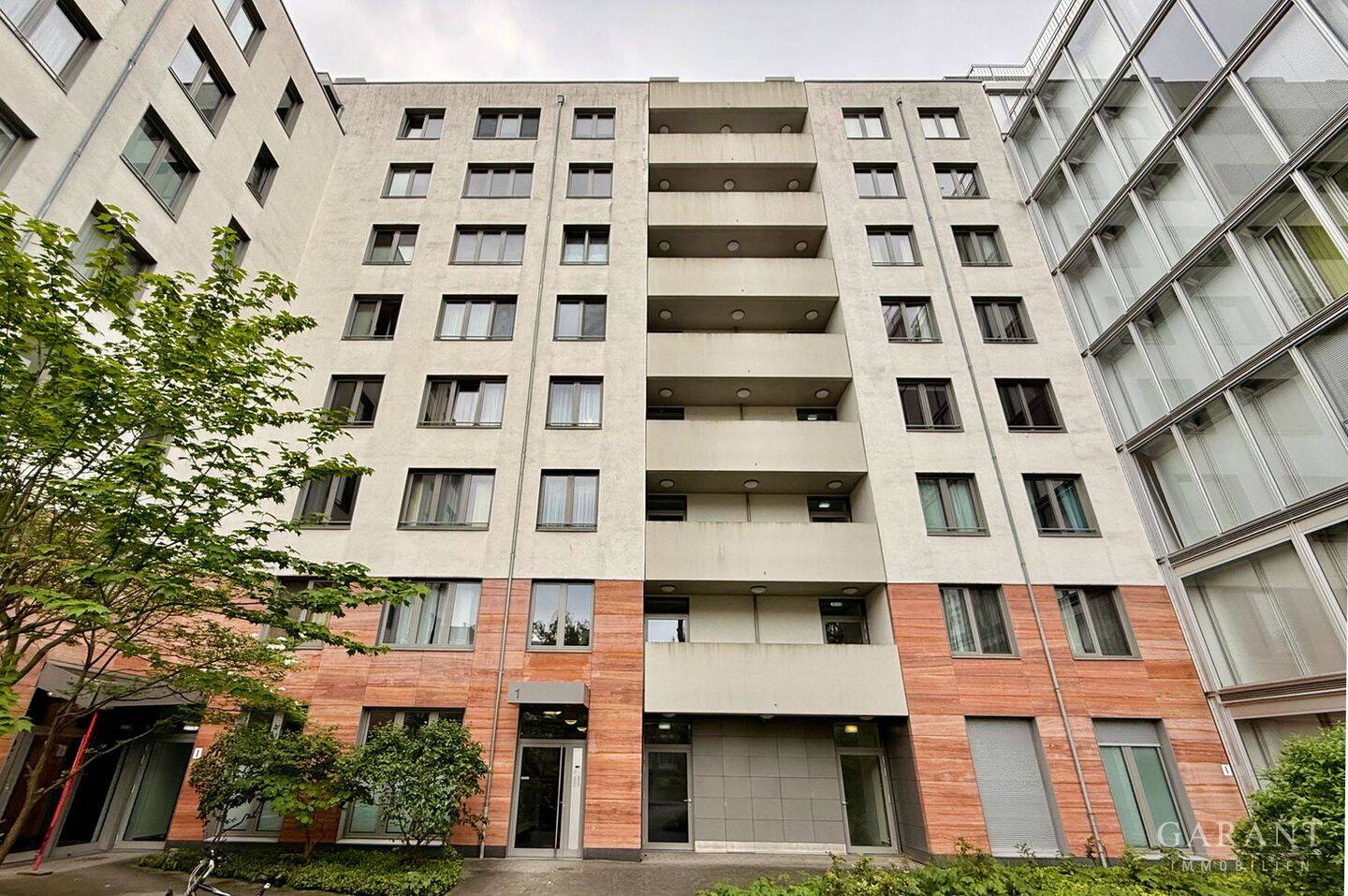 3 Zimmer-Dachgeschoss-Wohnung mit Penthouse-Feeling über den Dächern von Berlin-Mitte!