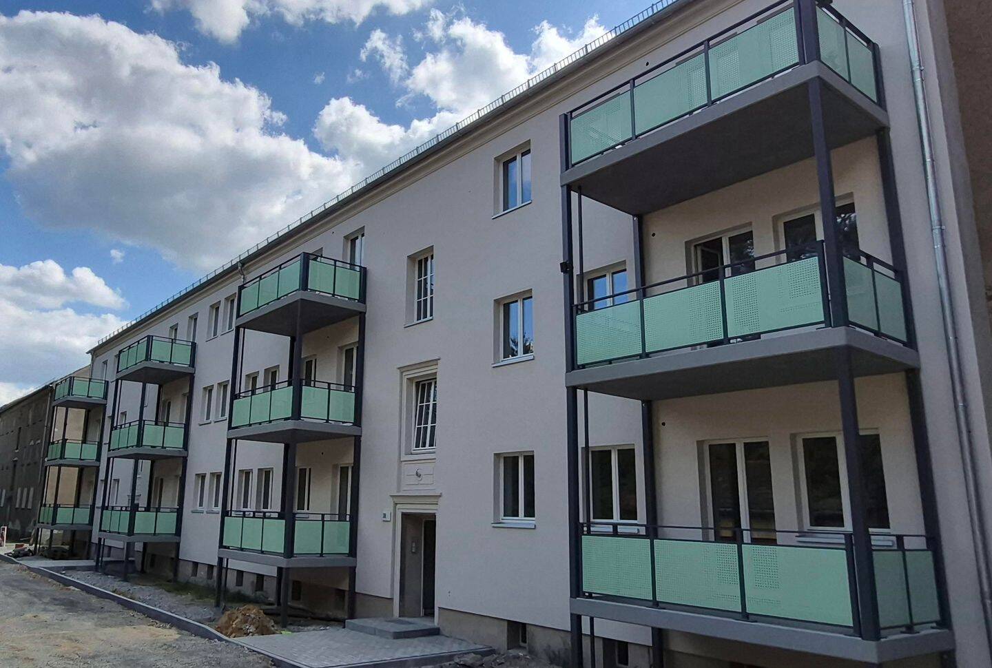 Erstbezug nach Sanierung! 3-Zimmer-Wohnungen mit großem Balkon zu vermieten!
