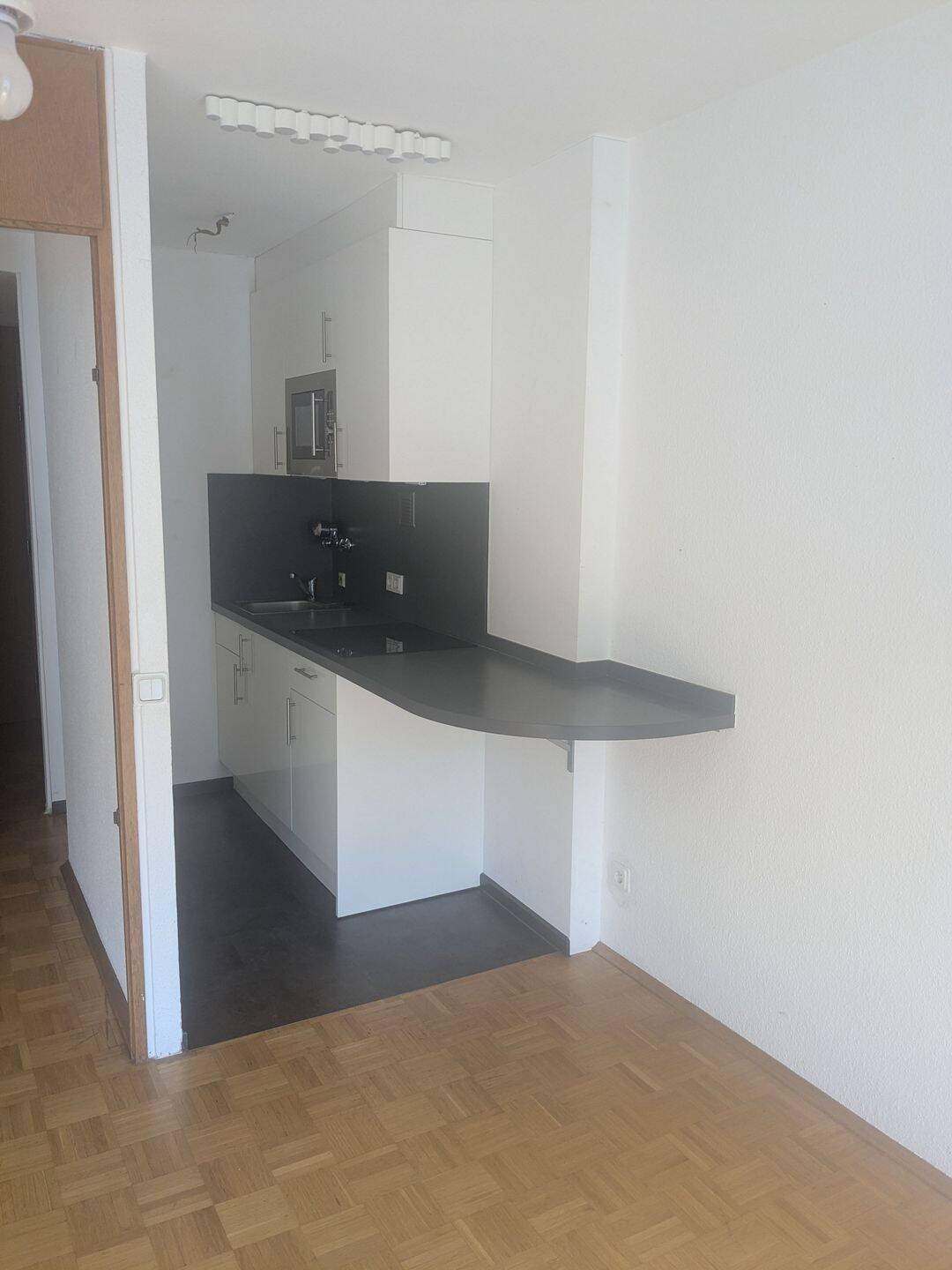 Zentrale Lage mit Südwestbalkon im 3. OG mit Aufzug – Wiesbaden – Vorschaubild 3