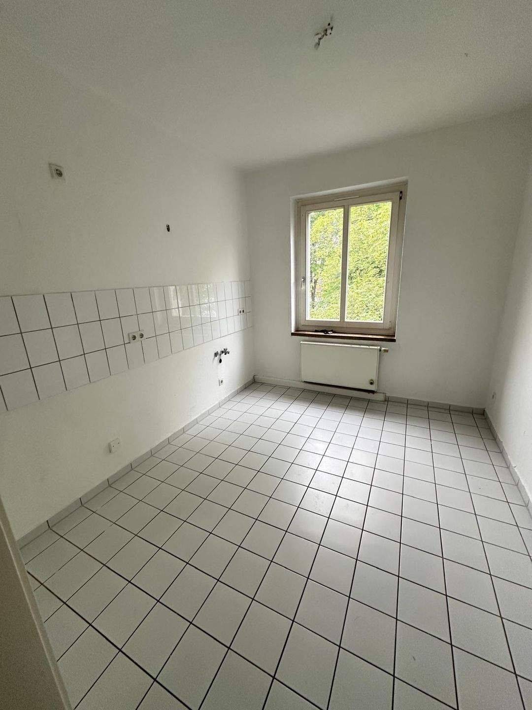 2 Raum mit Balkon in zentraler Lage zum Einzug bereit – Chemnitz – Vorschaubild 3